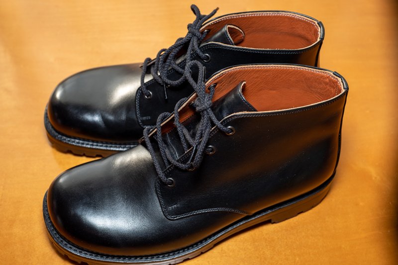 Midcut Boots Oblique: Vibram Tank Sole; Annonay Vegano Calf; Black